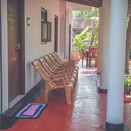 Hikka Surf Hostel Hikkaduwa Bagian luar foto